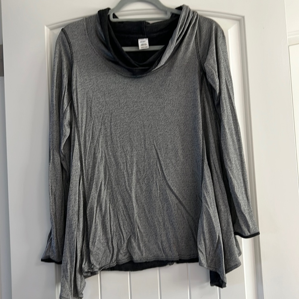 Jockey vowel neck top